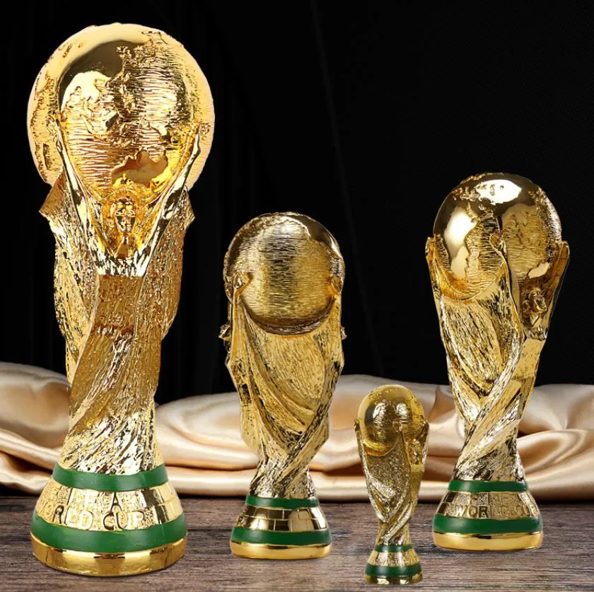 Arts et artisanat trophée de football en résine dorée européenne cadeau trophées de football du monde mascotte décoration de bureau à domicile livraison directe jardin Dhni1