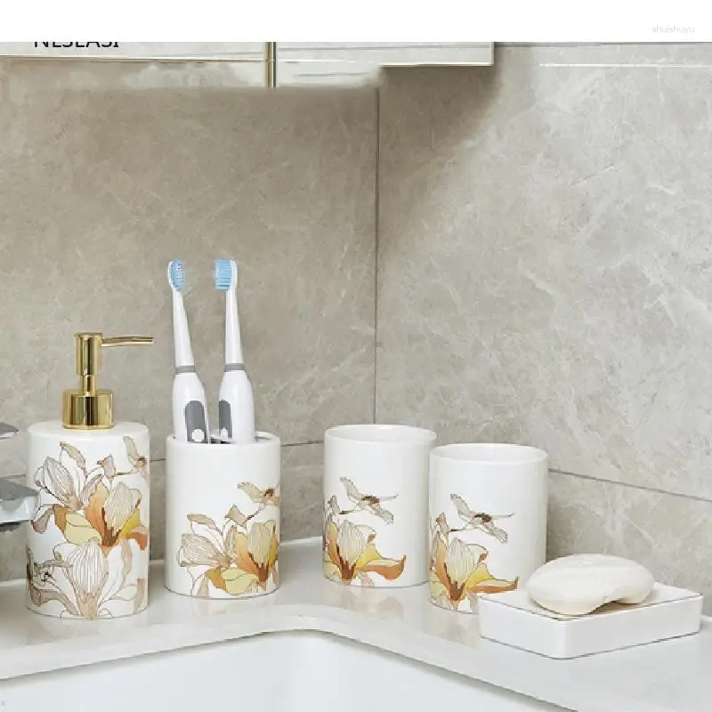 Set di accessori da bagno in stile cinese con motivo floreale in ceramica Accessori per il bagno di casa Porta spazzolino Dispenser di sapone liquido Piatto Tazza per gargarismi