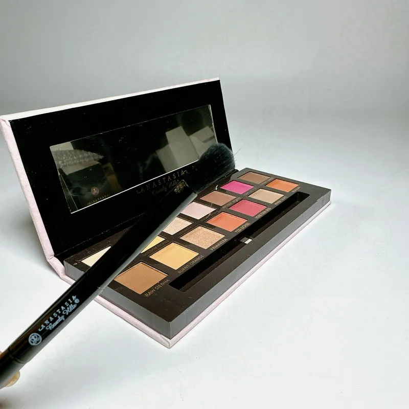 Trucco Ombretto i Ombretto con pennello Tavolozza ultravioletta Palette luccicanti opache Cosmetico