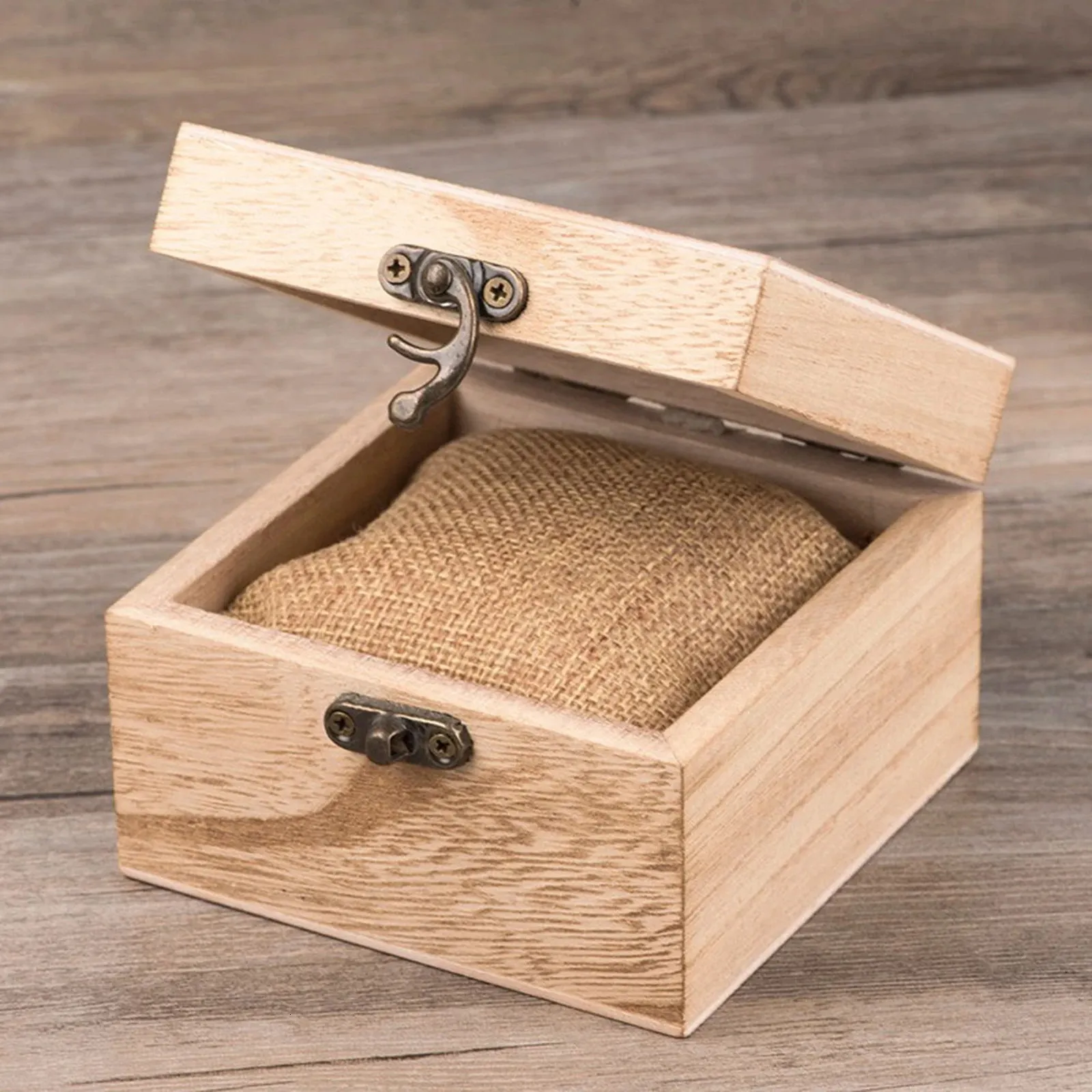 Titta på lådor Fall Travel DIY ommålad träklocka fodral Square smycken Display Box Chest Packing Box Single Slot Wood Watch Box Storage Holder 231129