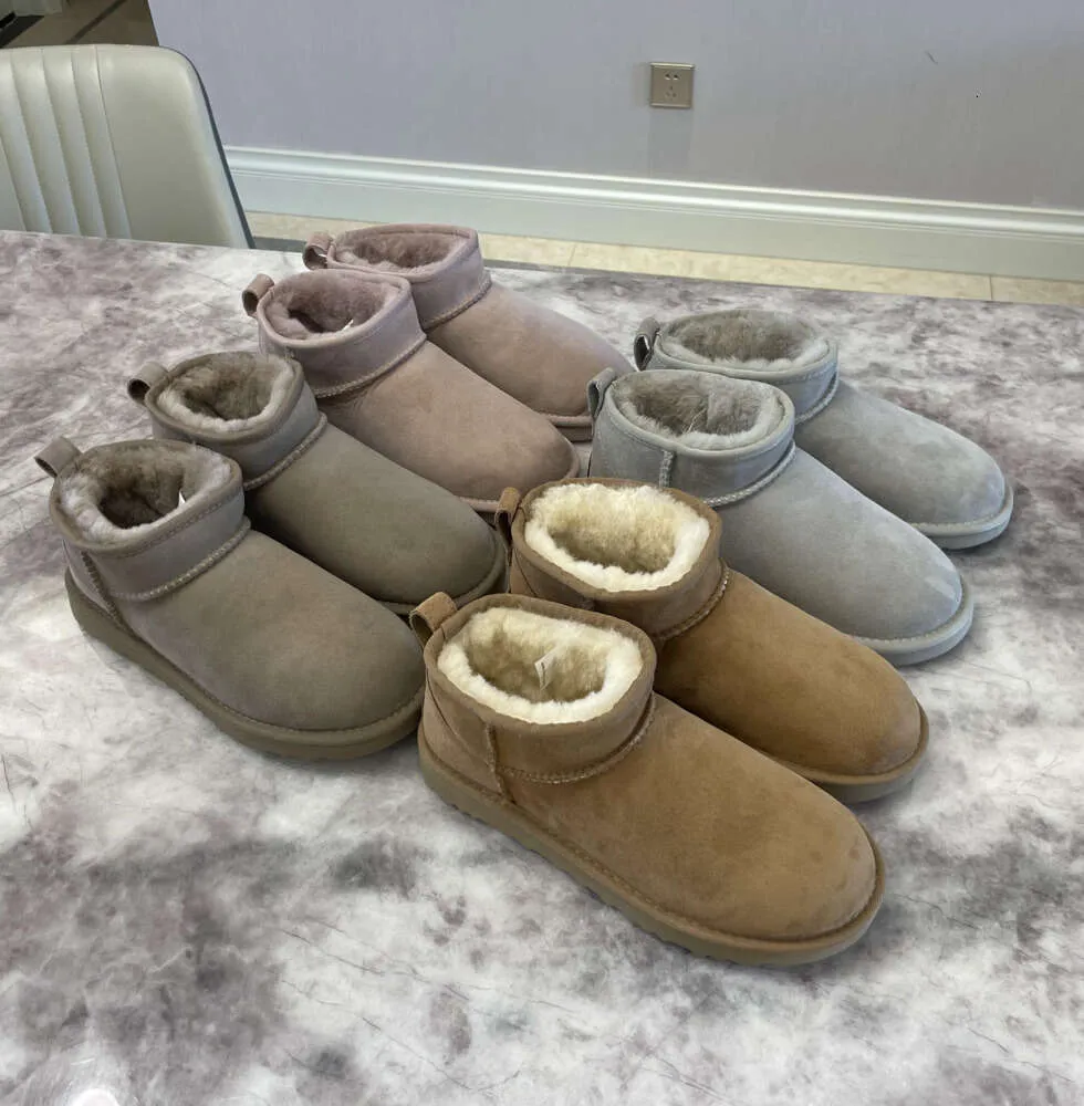 Austrália Mini Chinelos Designer Botas Clássicas Mulheres Quentes Meia Bota de Neve Inverno Pele Cheia Fofa Peluda Botas de Tornozelo Pele no Couro Sapatos Na moda BGTYH