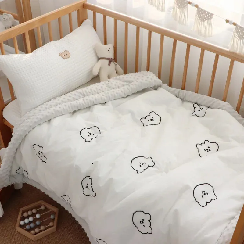 Meisjesjurken Babydekbed Bean Fleece Deken Comfort Wasbaar Katoen Cartoon Borduursel Lente Herfst Warm Inbakeren Cover 231128