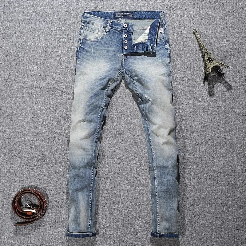Jeans da uomo Jeans da uomo alla moda stile italiano Retro Jeans blu chiaro elasticizzati slim fit aperti sul davanti Pantaloni con bottoni da uomo Jeans firmati retrò 231129