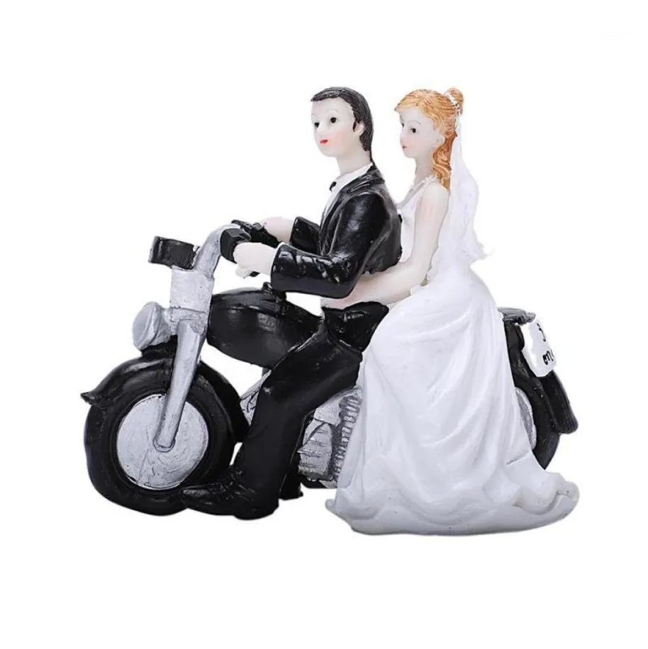 その他のお祝いのパーティー用品1白い黒い樹脂の花嫁と花groomオートバイケーキの装飾装飾ドールサイズ1355512CM8091141
