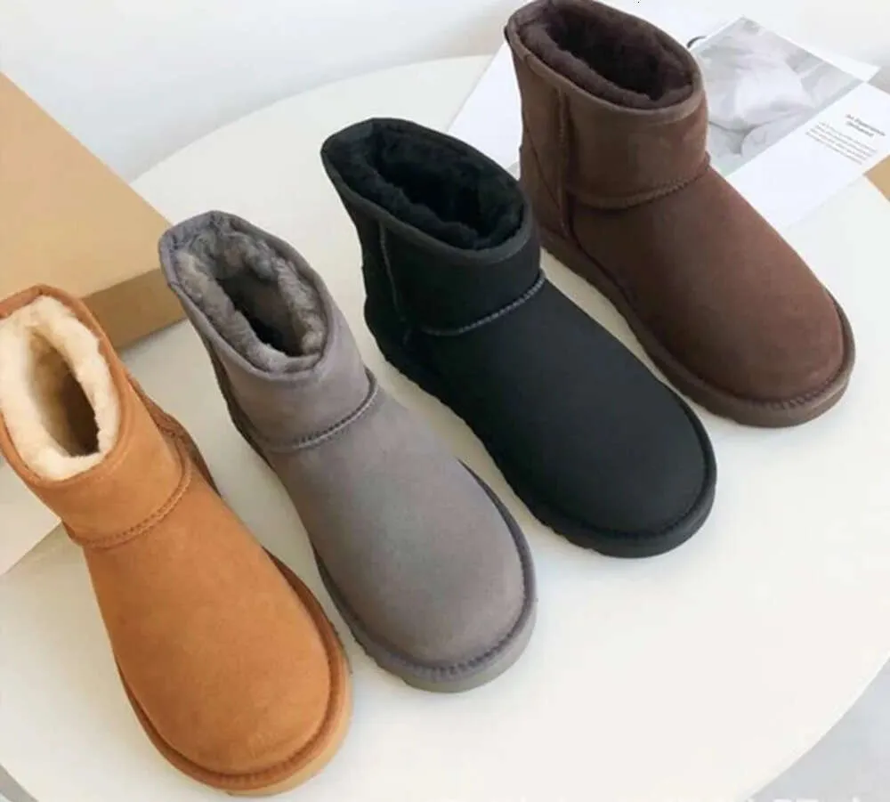 Classic U5854 Women Snow Boots Short Keep Warm Boot Sheepskin Cowskin Genuine Leather Plush With Dustbag Card Nice Christmas Mixed Color Comfortable shoes