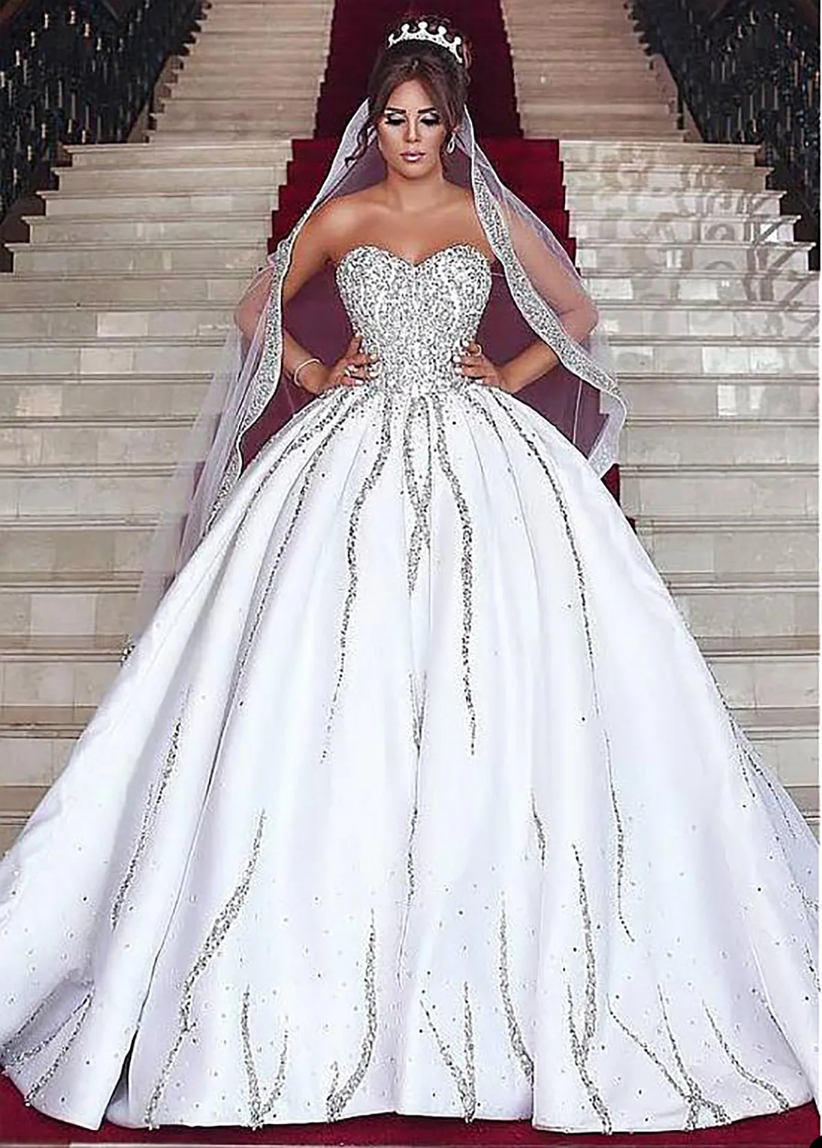 Glamorous Ball Gown Wedding Dresses Sweetheart Sleeveless Shining Applicants Draped Beads Backless Court Gown Custom Made Bridal Gown Vestidos De Novia