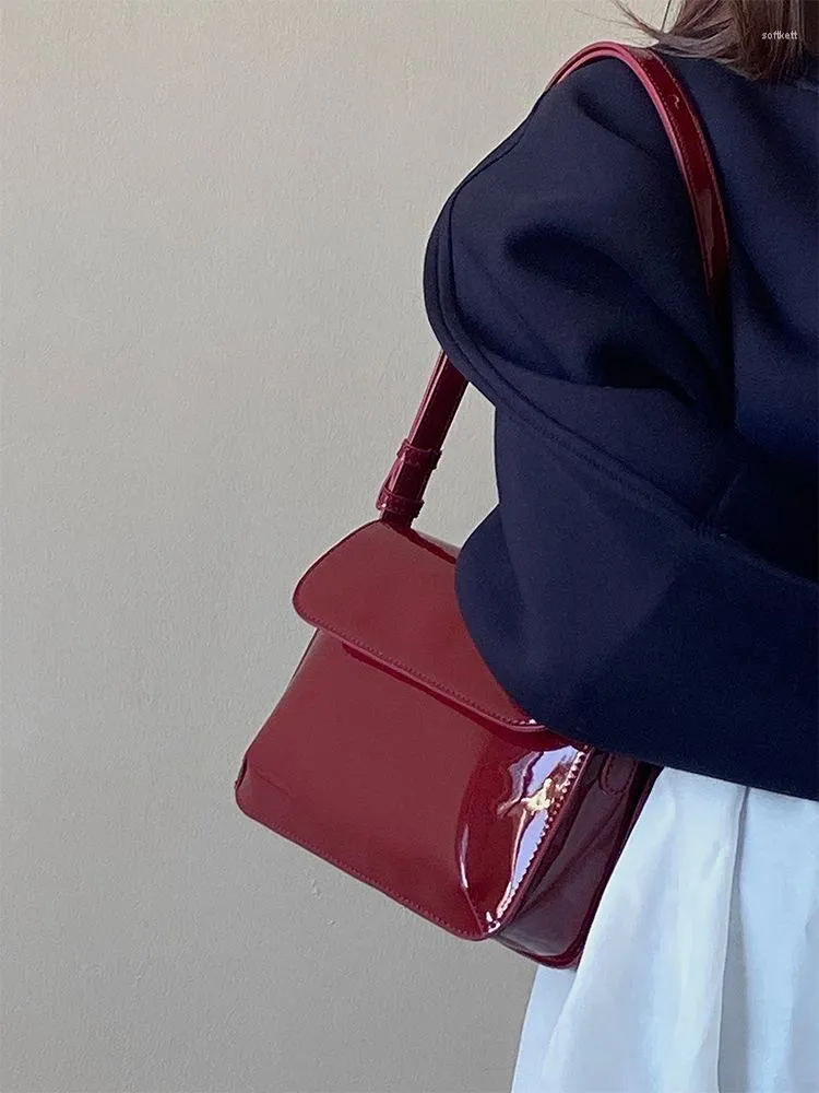 Akşam çantaları retro kiraz kırmızı patent deri küçük kare flep çanta kadınlar için siyah koltuk altı çantalar moda omuz crossbody