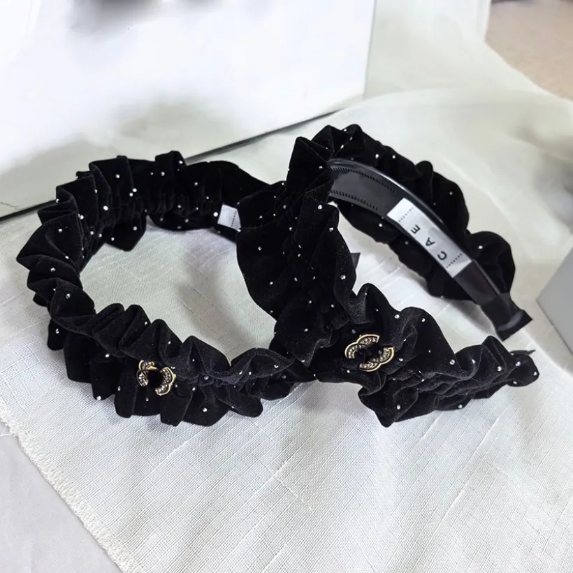 Korean Pleated Wide Brim Headband Classic Design Rhinestone Love Headdress Women Designer Hair Clip Christmas New Makeup Facial Mask Headbands