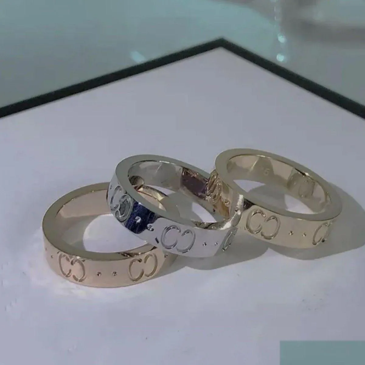 Anéis de banda logotipo original gravar 4mm g anel 18k ouro sier rosa titânio carta de aço mulheres homens designer amantes casamento jóias senhora dh1yc