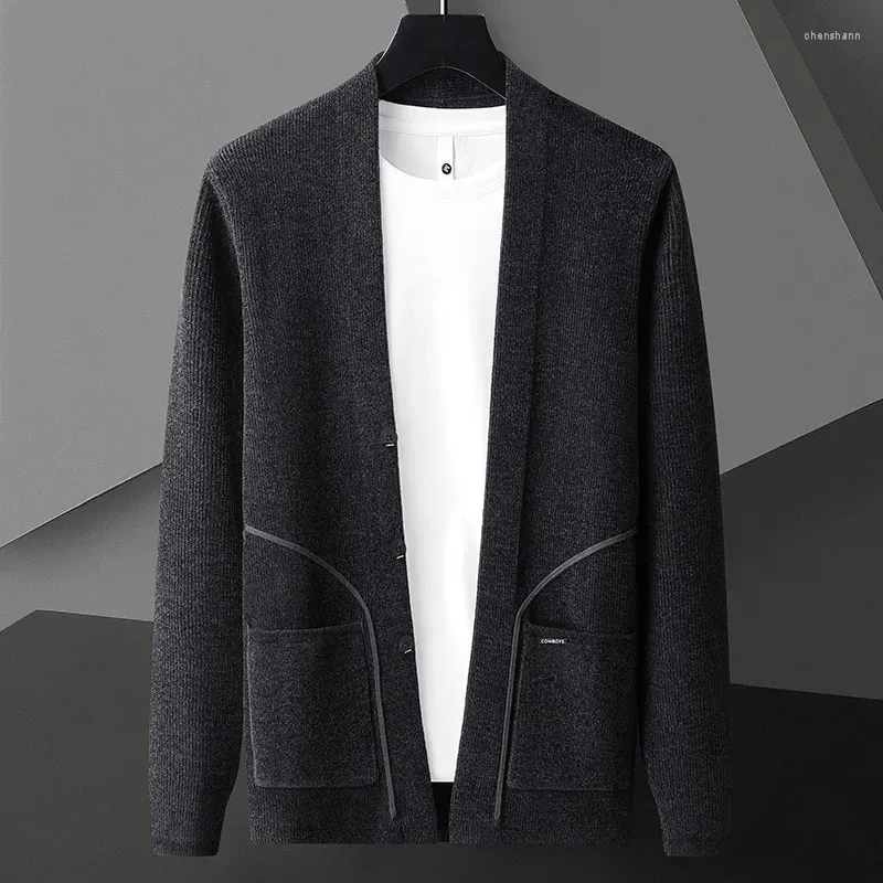 Maglioni da uomo Cardigan con scialle lavorato a maglia in tinta unita di marca di alta qualità Cappotto primaverile e autunnale maglione casual coreano squisito