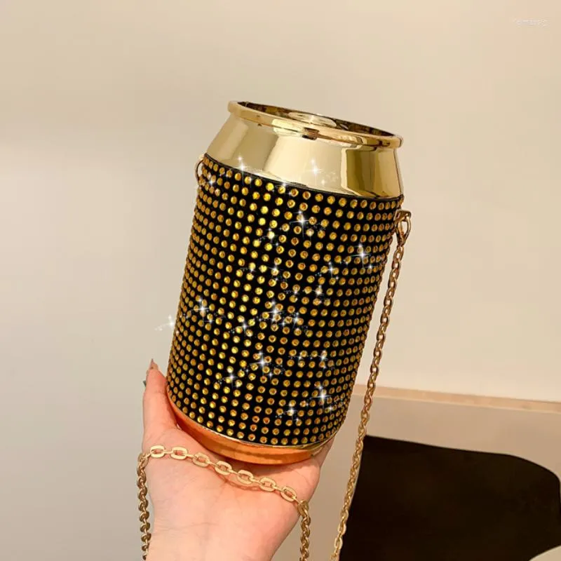 Kvällspåsar metalliska för kvinnor 2023 hip hop mode diamant axel väska kvinna lyx designer rolig fest hink crossbody