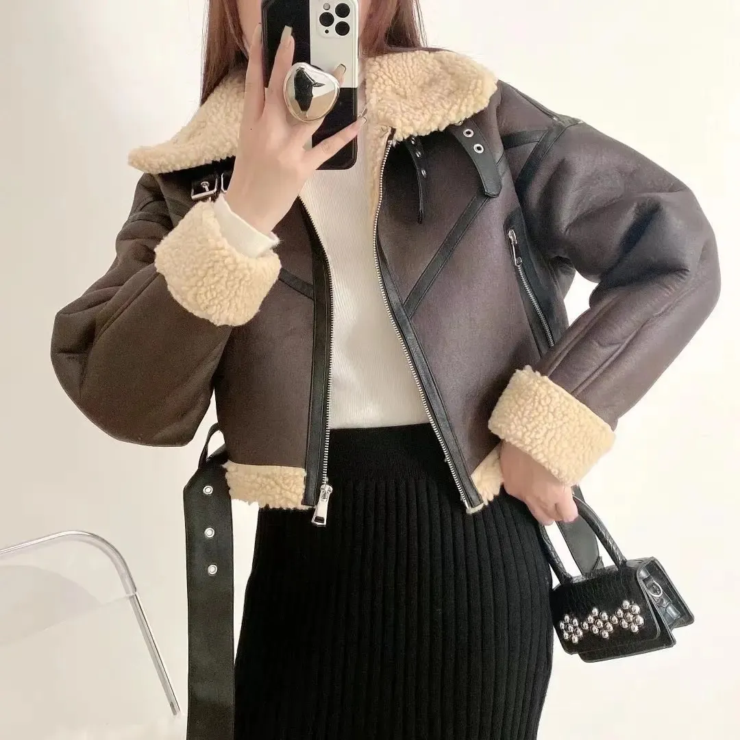 Femmes en cuir Faux TRAF hiver femmes Streetwear fourrure d'agneau veste courte avec ceinture Moto Biker épais chaud en peau de mouton manteau vêtements d'extérieur 231129