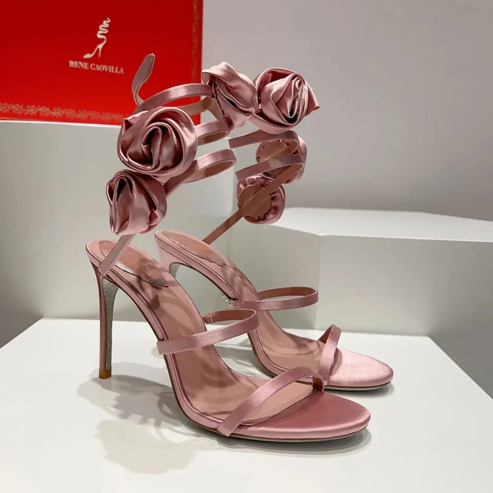 Rene gladiator dames bloemensandalen satijn Snake Strass stiletto hakken verfraaid roze damesjurk met hoge hakken bruiloft enkel omwikkelbaar avondschoenen met doos