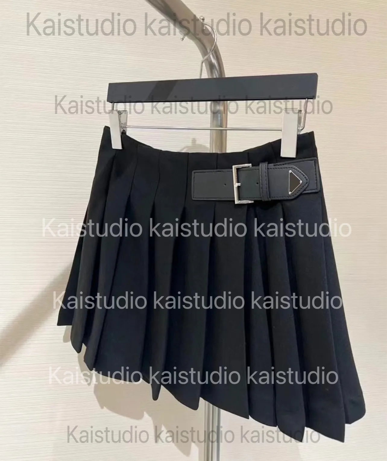 2023 Summer New Academy Style midjeband Decoration Pleated Dress Oregelbulärt låg midja Casual mode A-line kort kjol