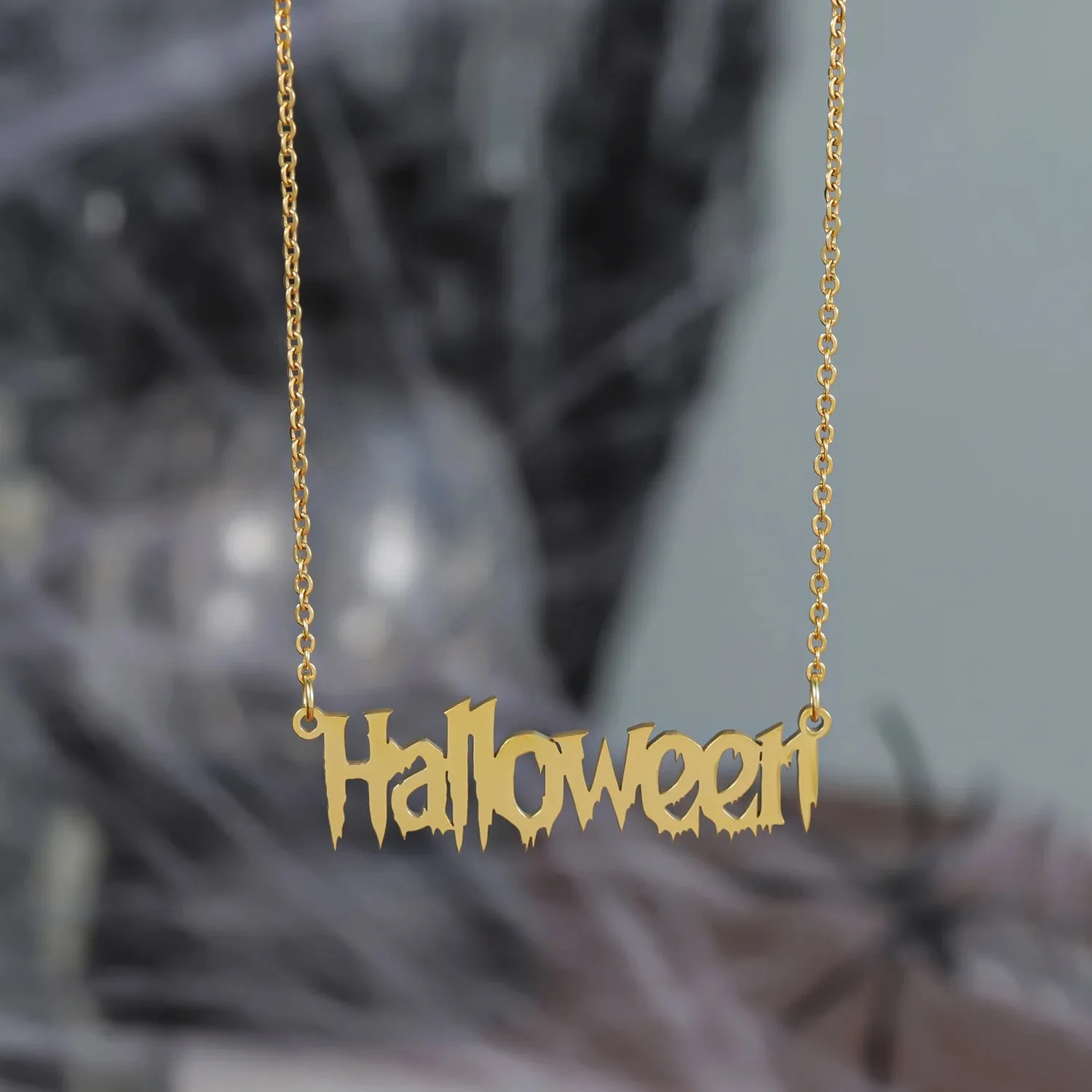 Encantos Qitian Halloween Nome Colar Ouro Aço Inoxidável Gótico Personalizado Wold Chain Presente para Mulheres 231128
