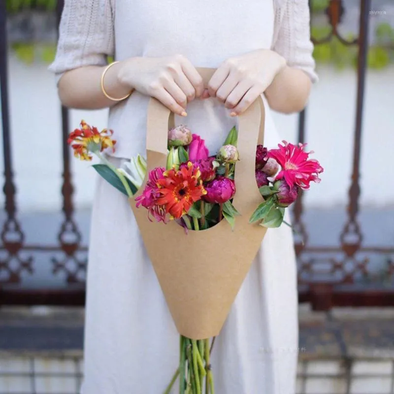 Present Wrap Valentine Day Rose Boxes Packaging Box Paper Flower Bag med handtag Bukett blomsterhandla Kraft Kraft