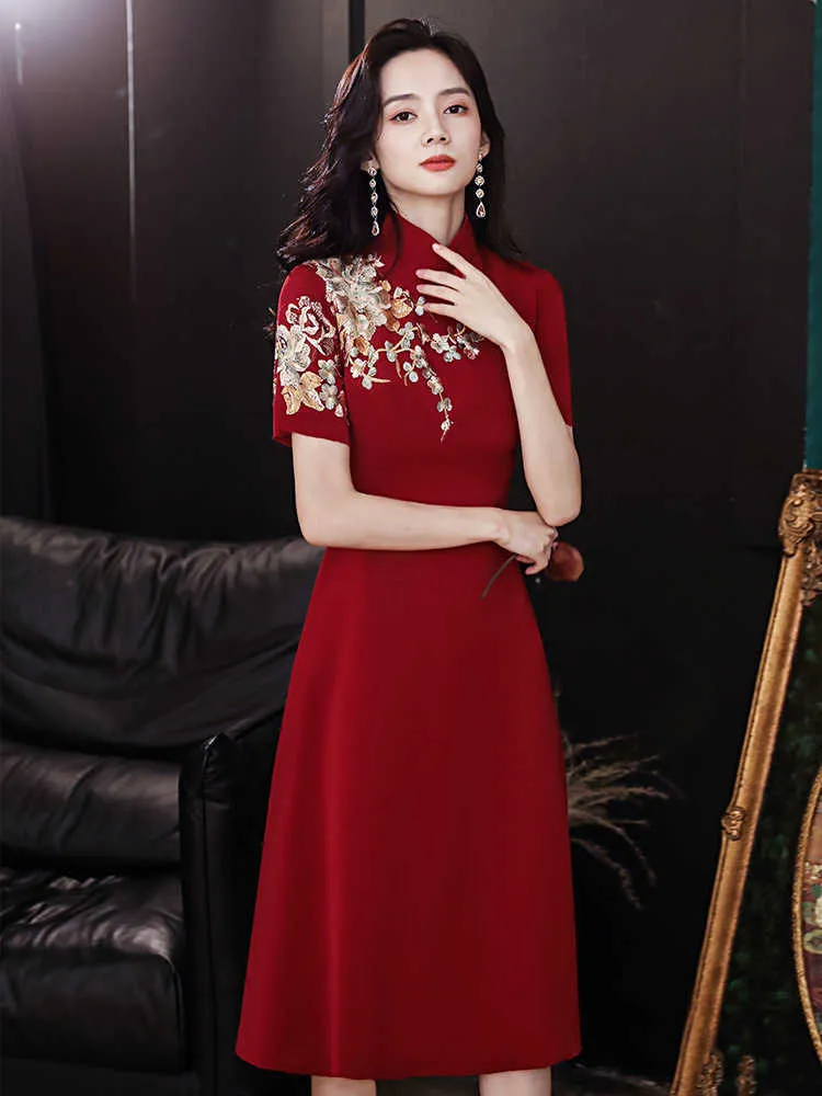 Kvällsklänningar vin röd och rostande klädbrud med kines stil stående krage förbättrad cheongsam bantning temperament aftonklänningar kvinnor mid len