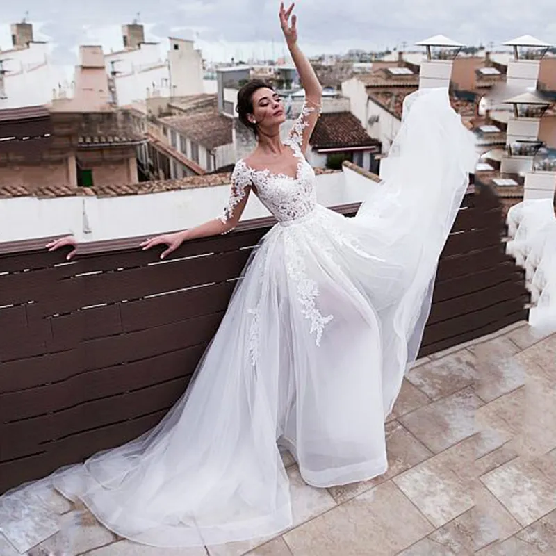 Abiti da sposa sexy a-line per le donne Gonne a strati moderne Abiti in pizzo Tulle Scollo a V Mezza manica Bottoni ricoperti Applique Drappeggiato Personalizzato