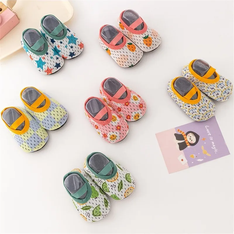 Calzini per bambini primavera ed estate Bambini Imparano Scarpe da passeggio Bambini Calzini antiscivolo per bambini Scuola materna Calzino con suola morbida per interni T9I002505