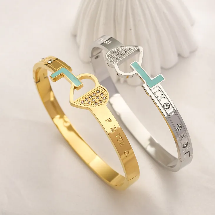 Designer Jewelry Designer Cuff Bracelets Gold Plated Metal Bracelet Brand 2023 Gift Heart Bangle for Women Fashion Love Jewelry Wholesale Accessories