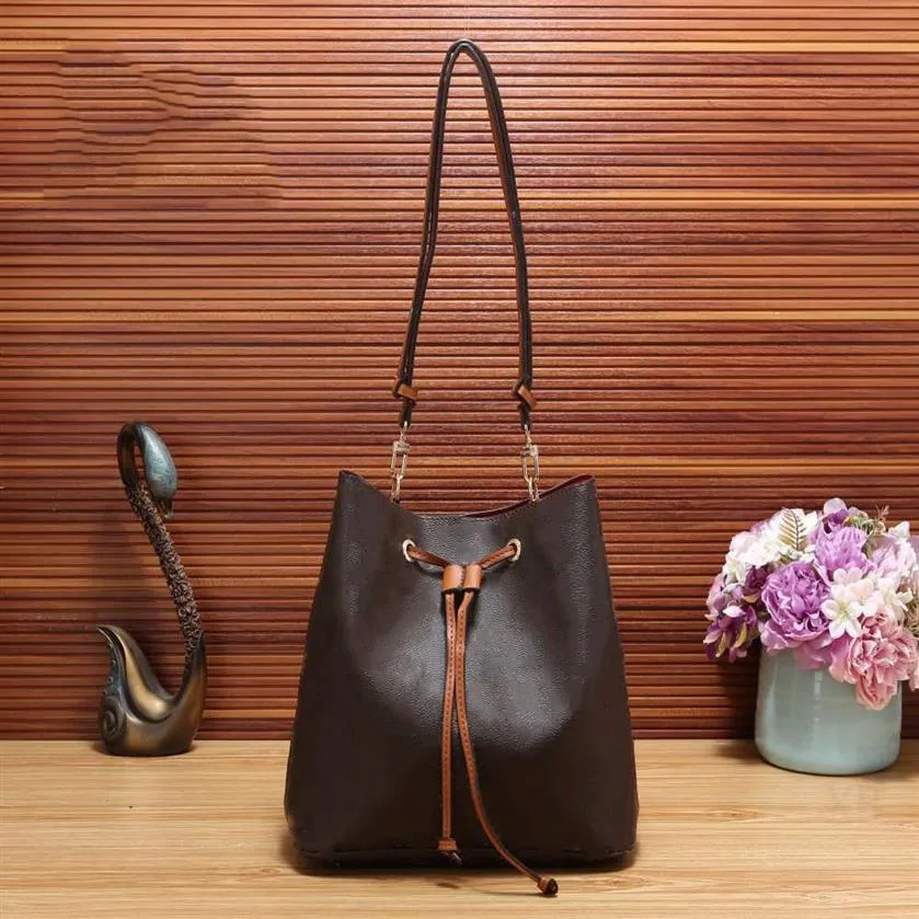 4 ألوان العلامة التجارية مصمم حقيبة دلو حقيبة أزياء حقيبة الكتف للنساء حقيبة يد كبيرة الجودة مع الأشرطة PU232U