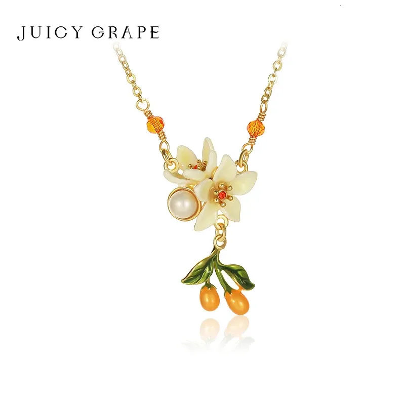 Chokers Juicy Grape Exquisite Emamel Flower Necklace For Women Kumquat Pendant 18k Gold Plated Original Design Fashion Smyckesgåvor 231129