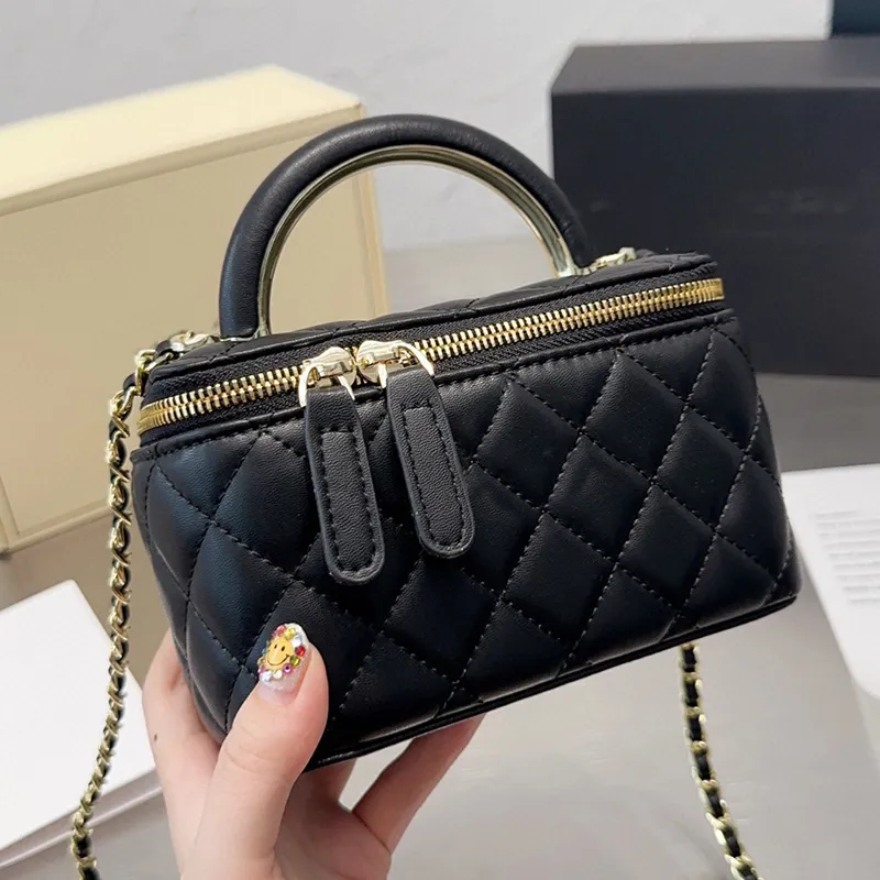 冬ギフト  Luxury Quilted Handle, Chain With Bag Vanity Mini Designer バッグ