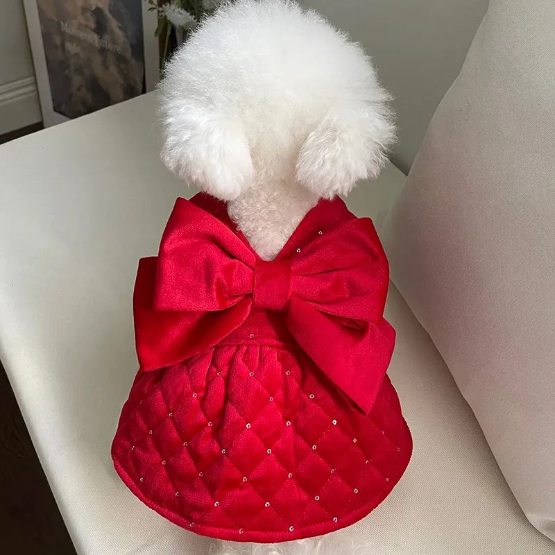 Vêtements de chien Vêtements d'hiver pour animaux de compagnie Gilet Chiot Robe de chien épaisse avec nœud rouge Manteau de chien Veste Jupe Bichon Festif Noël Année Vêtements 231129