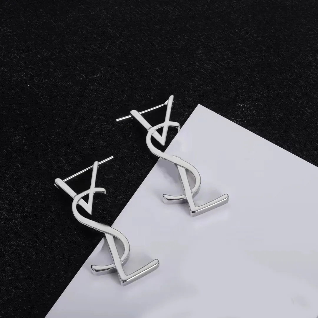 2023 fashion designer earrings Europe and the United States simple fashion classic letter earrings women's earrings gift jewelry designer for women