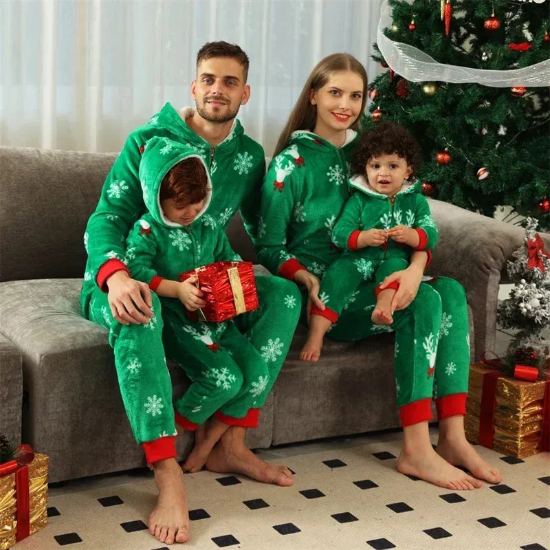 Family Matching Outfits 2023 Christmas Pajamas Sets Plaid Mother Daughter Father Son Sleepwear Mommy and Me Xmas Pj s Clothes Tops Pants 231128