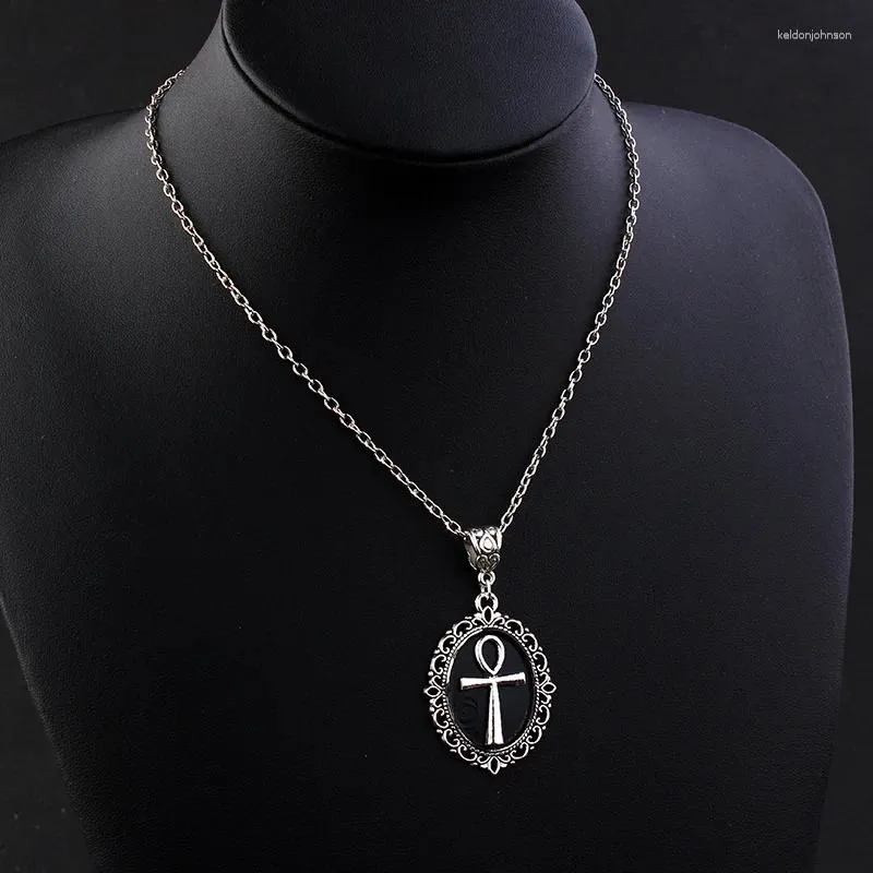 Naszyjniki wiszące gotyckie złe krzyżowe naszyjnik w kształcie kostki dla kobiet czarny czarodziej tajemniczy magiczny wzór łańcucha szyi biżuteria prezenty vgn064