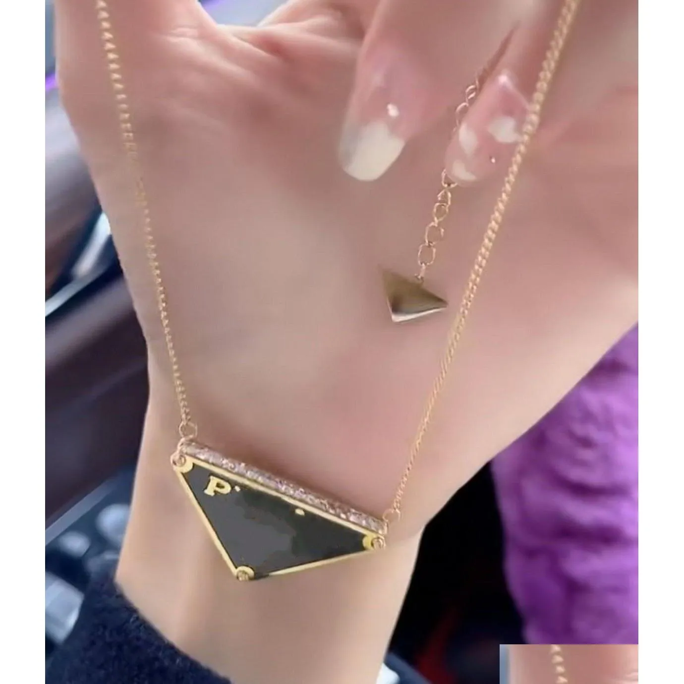 Pendanthalsband diamant tri-vinkel lyxig design guld sier halsband elegant kärlek 18k 316l rostfritt stål p logotypgravekedja fash dhxgo