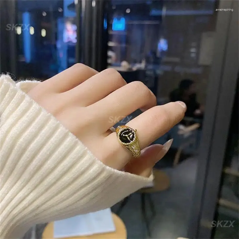 Anéis de cluster forma de mão luxo moderno inspirado na mão anel relógio para mulheres ins estilo acessórios na moda must-have moda elegante