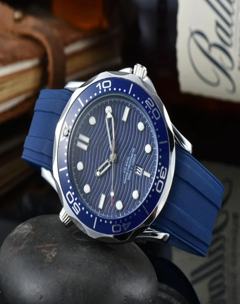 2021 New style Three stitches luxury mens watches Quartz Watch high quality Top Brand designer clock Rubber belt men fashion acces2816896
