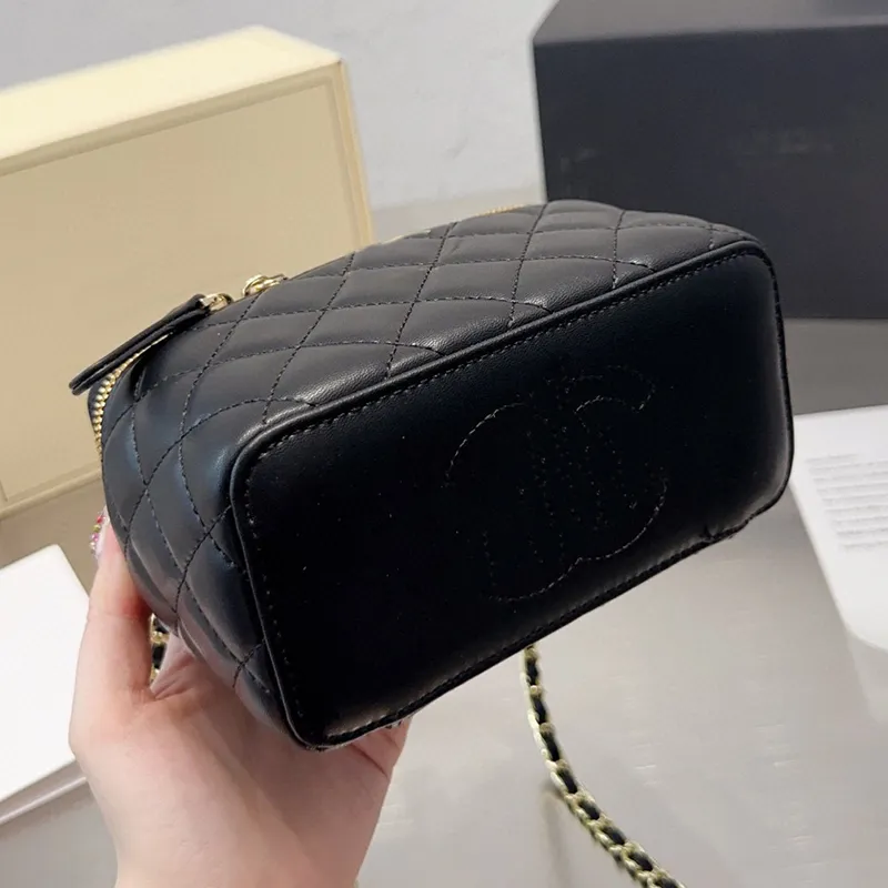 Marc Jacobs The Mini Vanity Leather Crossbody Bag | TikTok