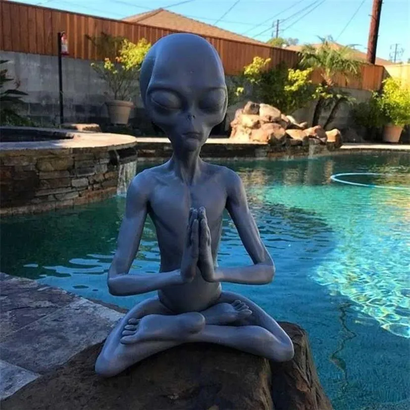 Meditating Alien Resin Statue Garden Ornament Art Decor for Indoor Outdoor Home or Office Promotion Decoration 211029242x
