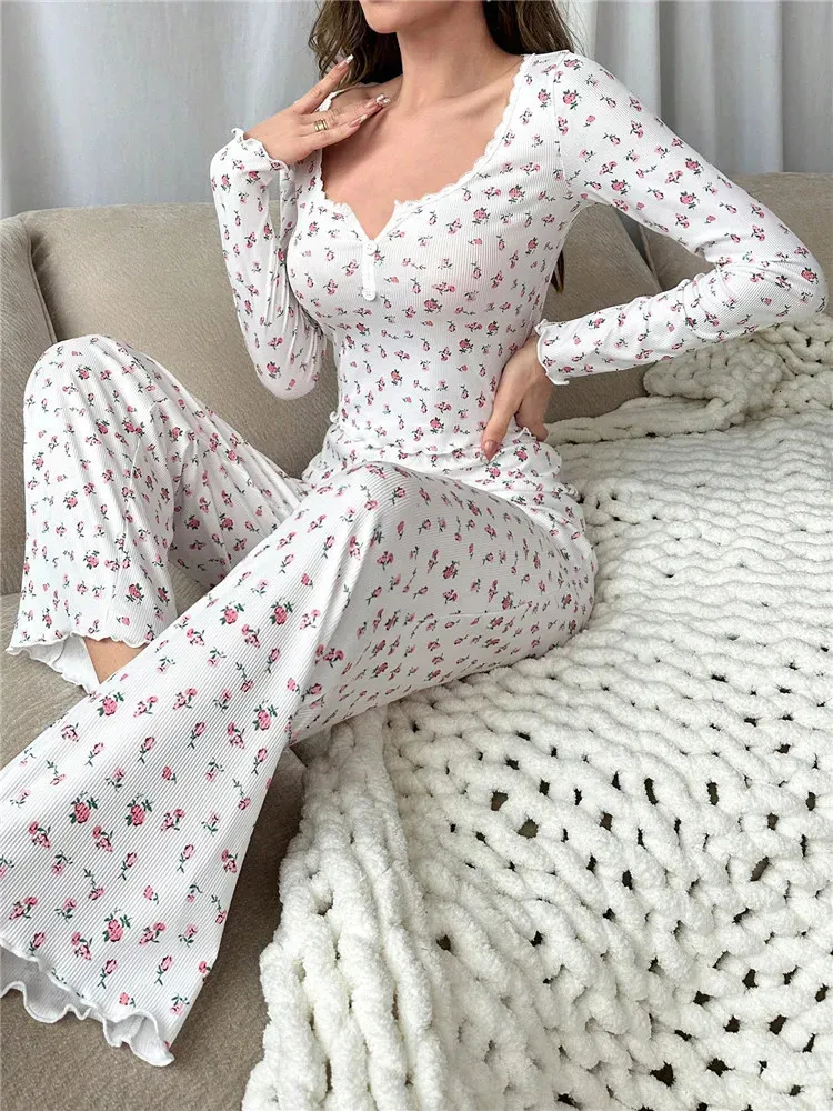 High Quality Women Pajamas Sexy Deep V-Neck Printed Long-Sleeved One-Piece  Hot Pants Party Jumpsuit Women Female Sleeping Wear - China Wowomen Pajamas  and Sexy Deep V-Neck Printed Nightwear price