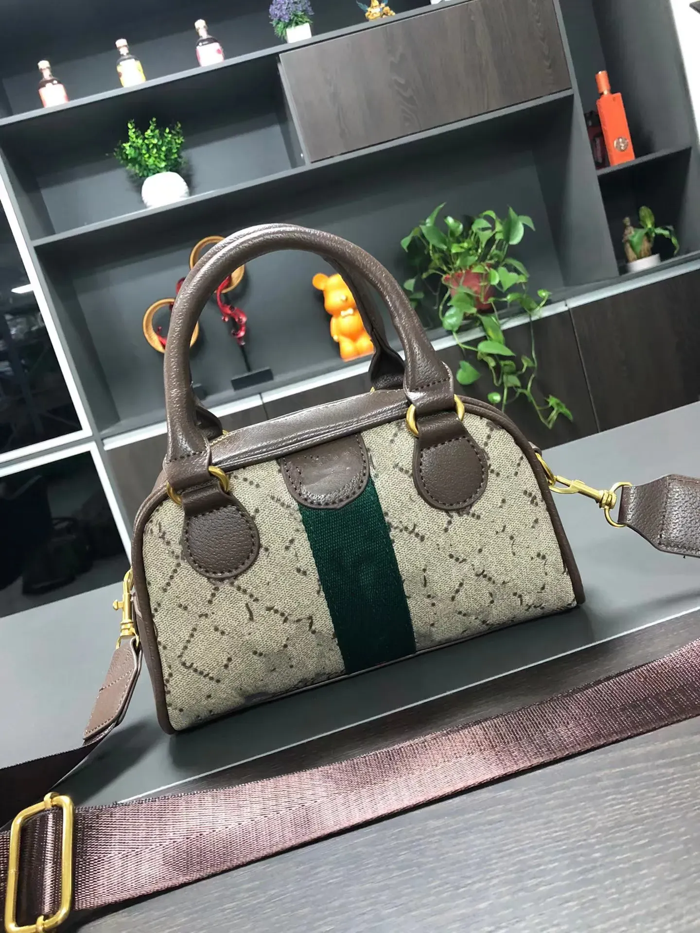 8204 läder vintage lyxig axel crossbody väska bok designer handväska shopping tote väska mode komposit tygväska väska klassisk mönster kudde väska