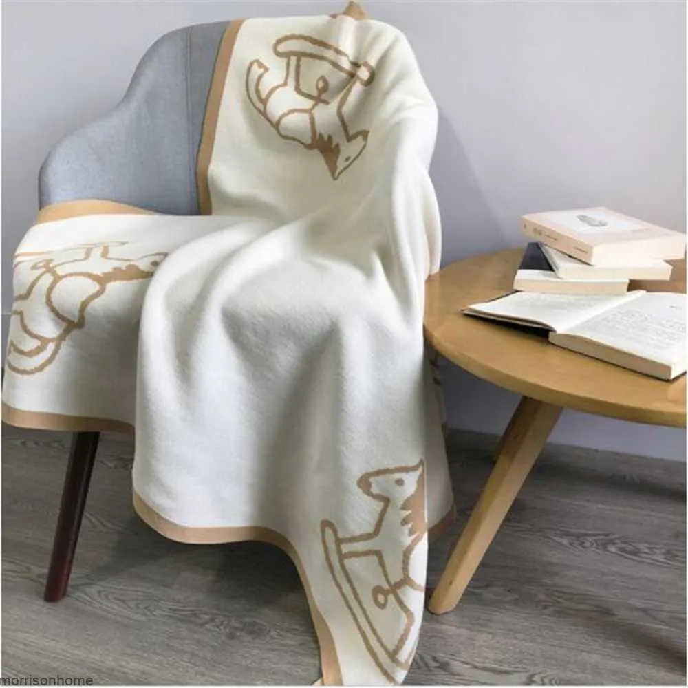 Coperte con motivo pony di design di lusso per neonati Coperta con scialle in cotone di alta qualità Dimensioni 100 * 100 cm Creatività Regali di Natale 2023