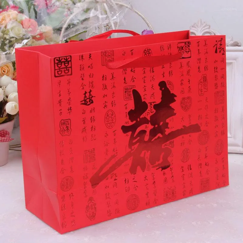 Подарочная упаковка 100шт/много китайский традиционный красный двойной счастье Свадебные бумажные пакет с ручкой пакет конфеты 25 9,4 19 см.