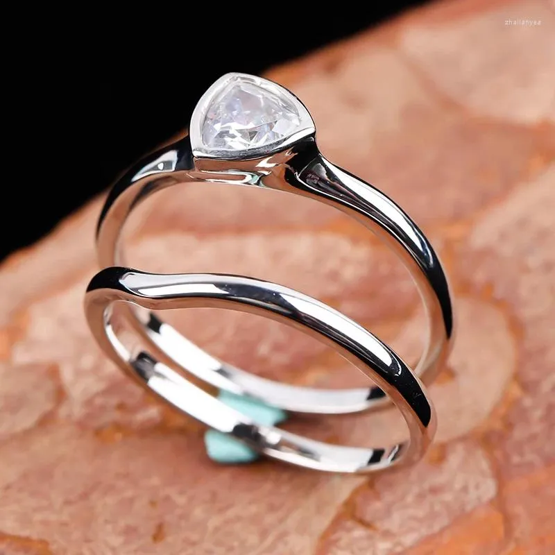 Pierścienie klastra 2PC/zestaw srebrny platowany trójkąt biały kamienny pierścień prosty projekt dla kobiet przyjęcie weselne znakomita biżuteria o4m692