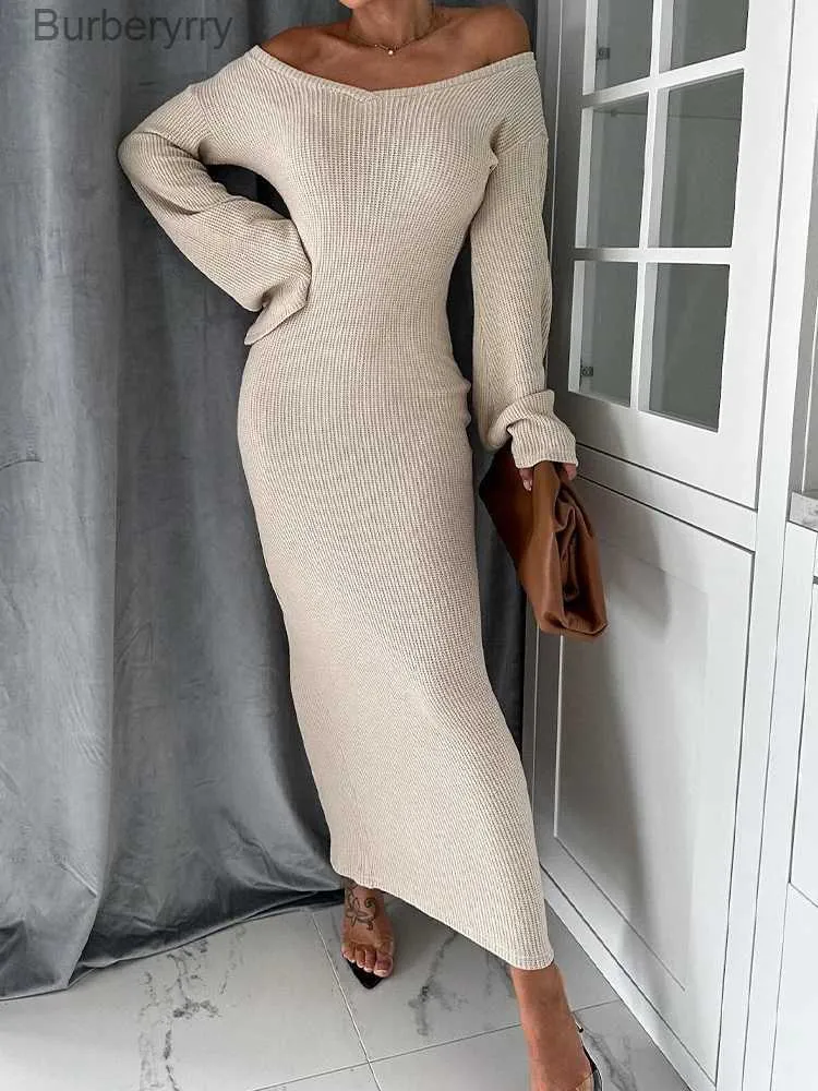 基本的なカジュアルドレスニットドレス女性秋の冬の長いドレスレディセクシーな肩のフレアスレドレスエレガントな気質スリムヒップラップドレス231130