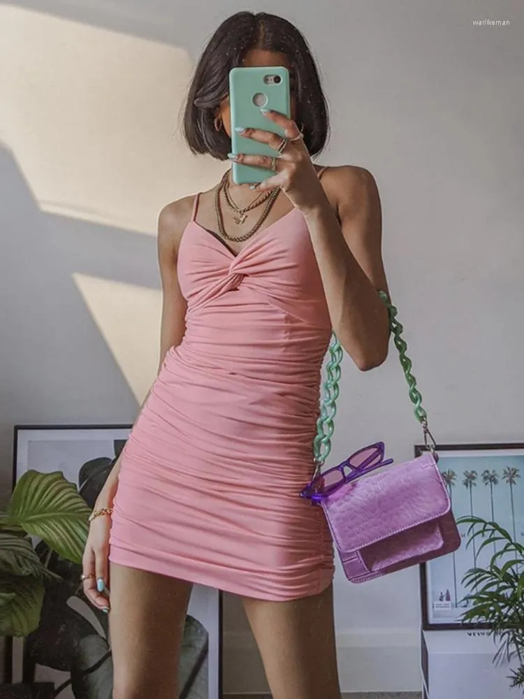 Casual Dresses Pink Ruched Mini Dress Summer Women Fashion Cross V-hals Spaghetti Strap Sleeveless Tight Lady Sexy Backless Party