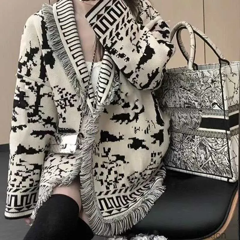 Petit manteau parfumé pour femmes, nouveau Cardigan tricoté, Design, sensation petit et populaire, haut châle à pompon, tendance, printemps 2023