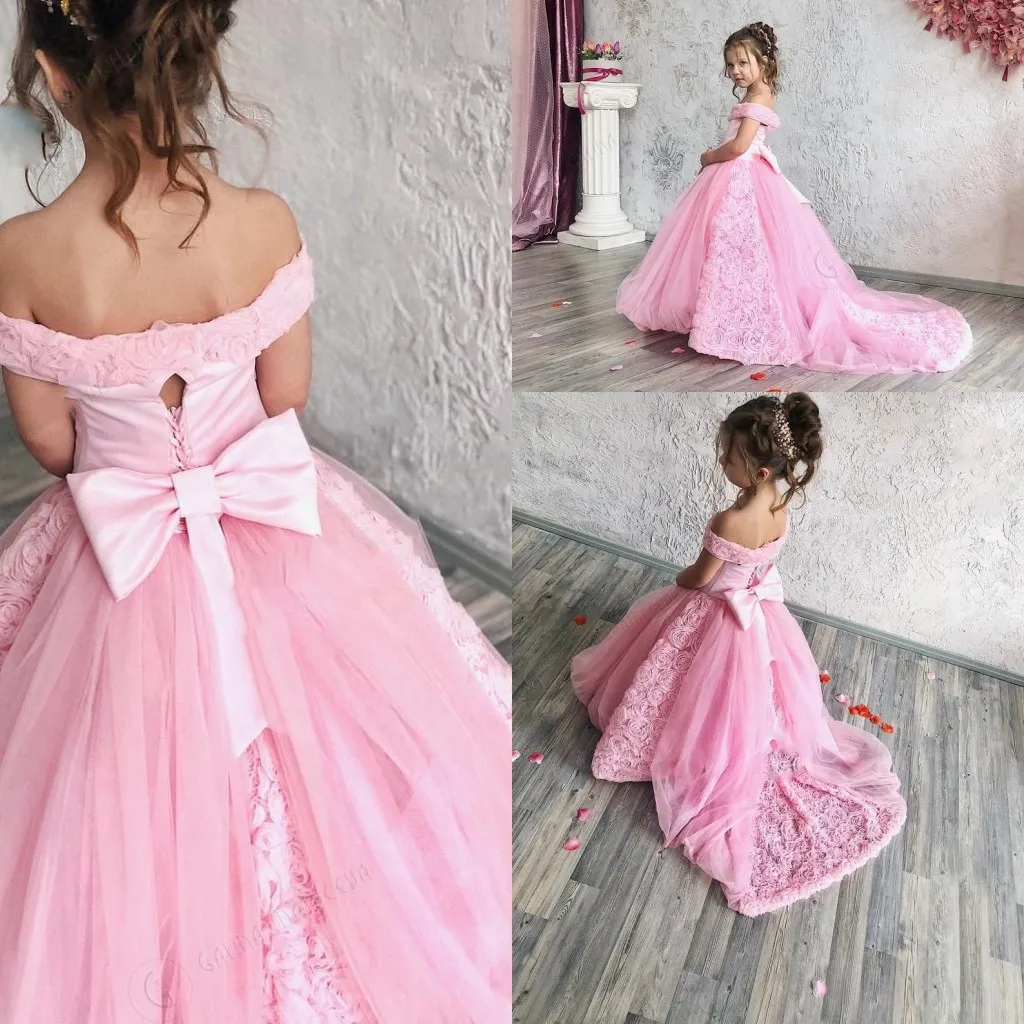 2023 Belle Rose Robes De Fille De Fleur Pour Les Mariages Tulle Hors Épaule 3D Floral Tulle Princesse Filles Pageant Robe Enfants Communion Robes Manches Courtes Arc