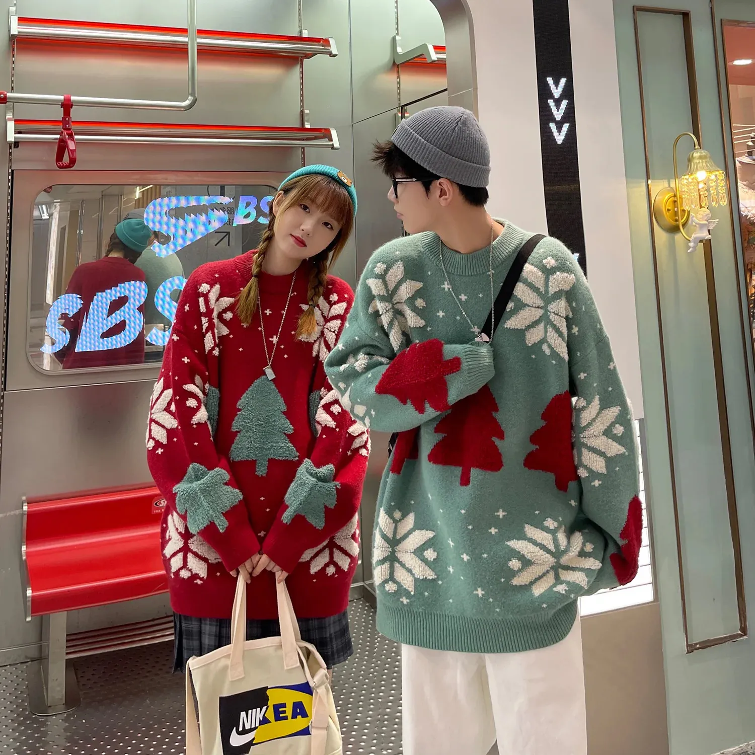 Kadın Sweaters Noel Ağacı Çift Sokak Kazak Kadın Kar Tanesi Sweatshirt Unisex Man Pullover Gömlekleri Günlük Forma Varsity Sonbahar Kış 231130