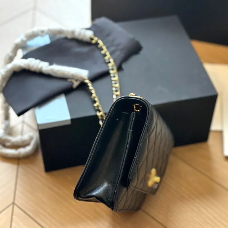 Torba projektantka mody Cowhide Gold Bluckle Classic Ponoblejne pełne opakowanie ręczne torba crossbody