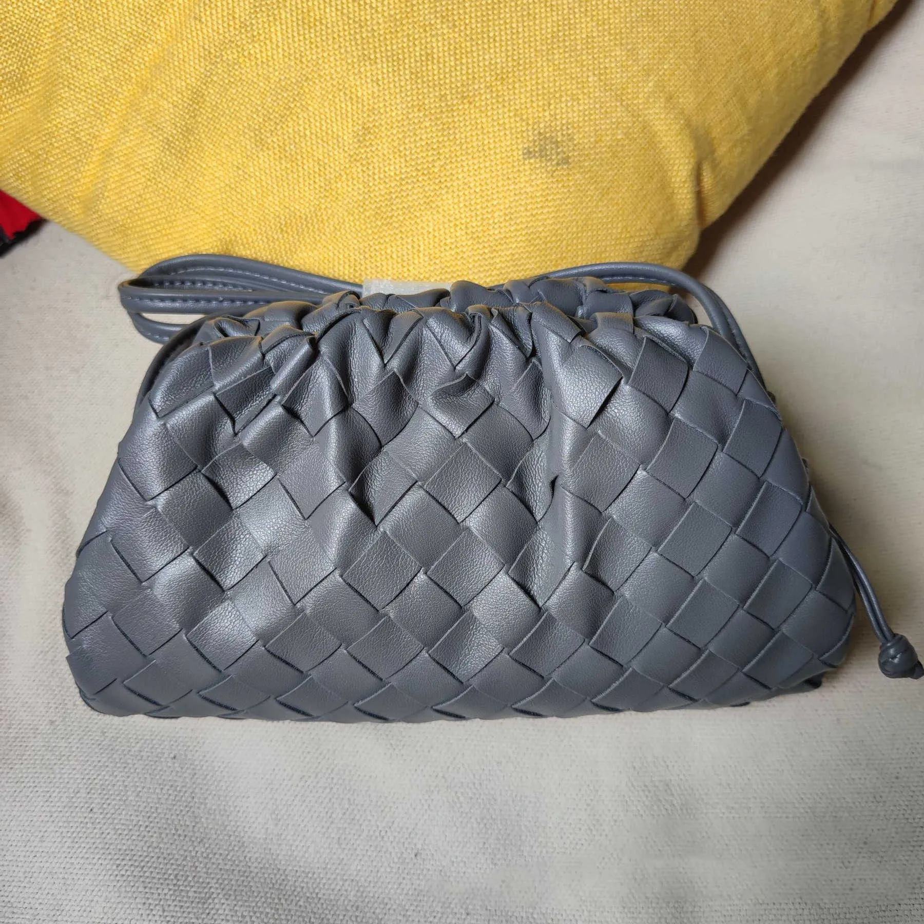 mit Logo Designer Mini-Beutel-Clutch-Tasche Hochwertiges Schafsleder Intrecciato Woven Cloud Bag Fashio Gril Vollständige Farbpalette Drei Größen Beutel-Partytasche 231115