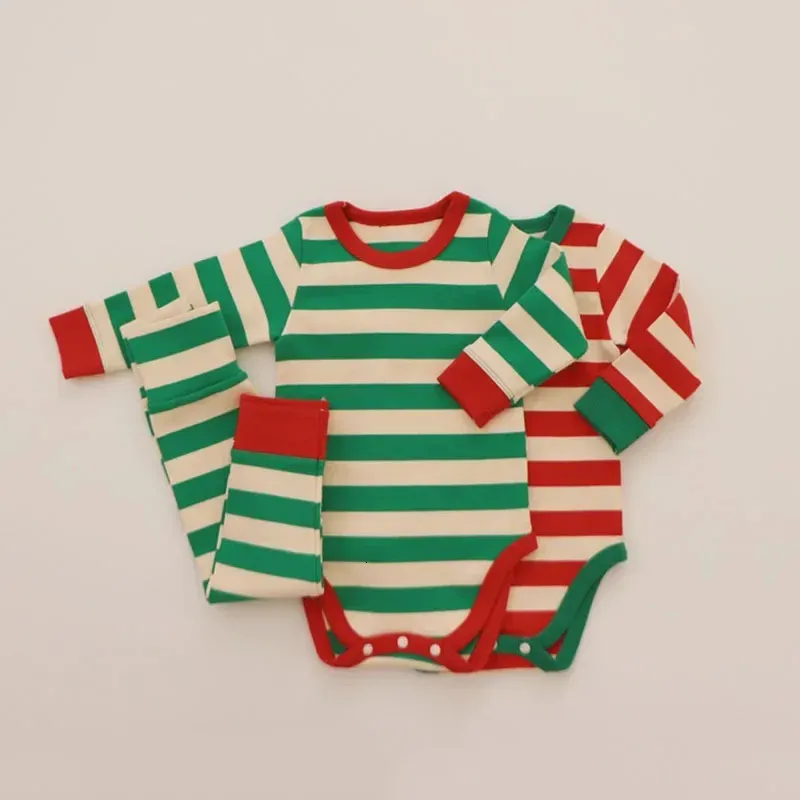 Kleidungssets 8188 Koreanisches Babykleidungsset Herbst und Winter Babymädchen-Hausanzug Baumwolle Weiche Weihnachtskleidung TopPant Zweiteiliges Set 231129