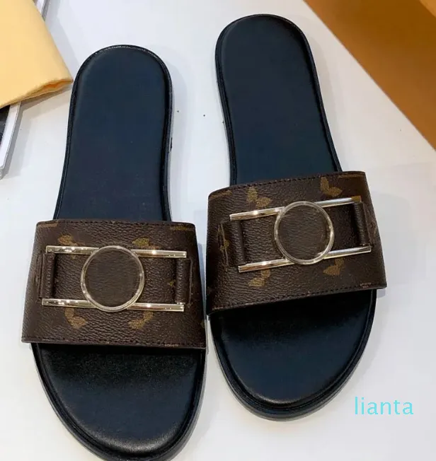 Classic Metal Letter Brand Sandals Lacquered Canvas Leather Outsole Anti Slides Slingback Ladies House Slipper